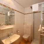 Haus Alexander בית הארחה 4*